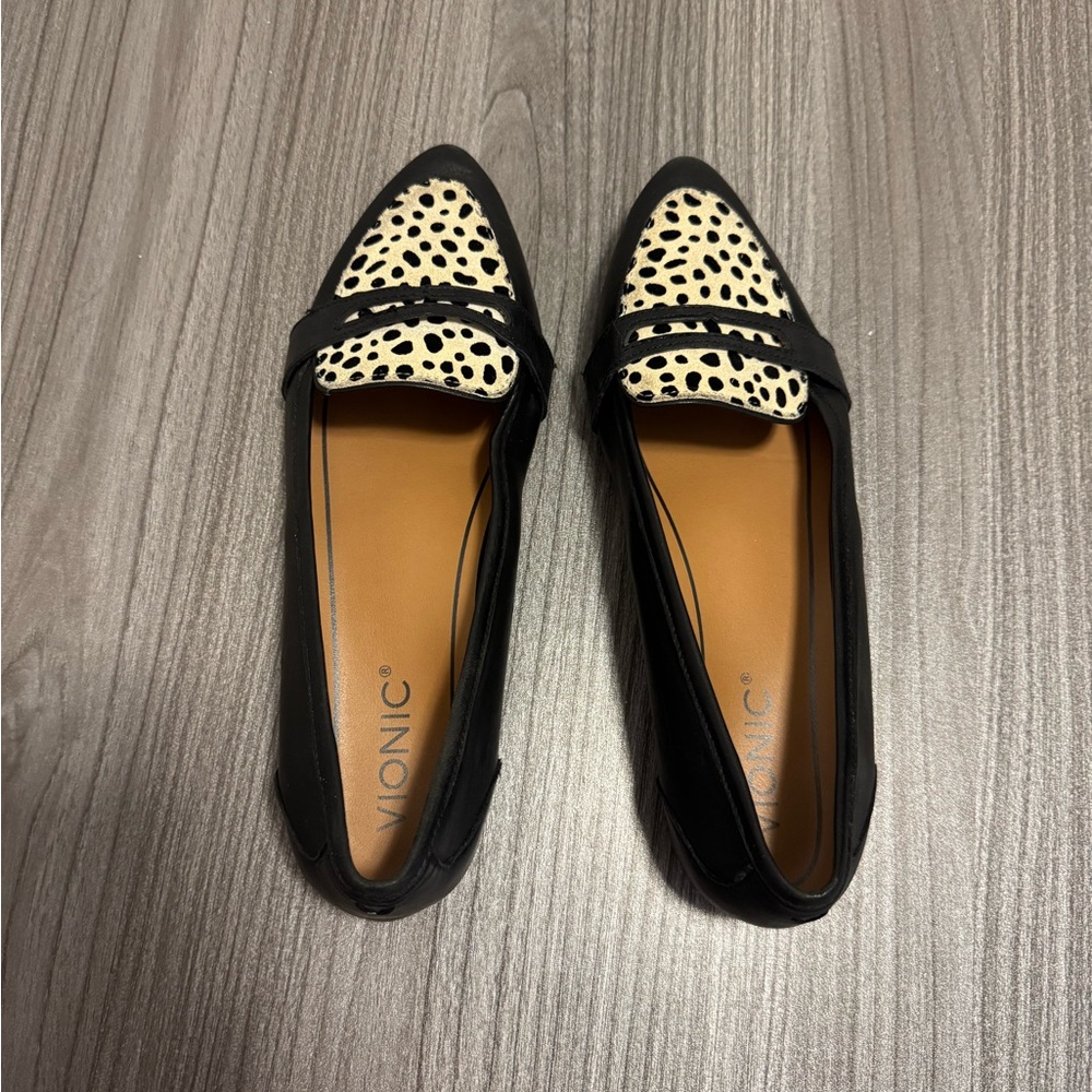 Vionic Women's Black and Cream Loafers